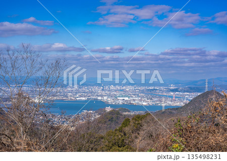 【瀬戸内海国立公園】冬の金甲山から見た岡山市街4　岡山県岡山市・玉野市 135498231