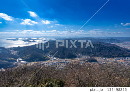 【瀬戸内海国立公園】冬の金甲山から見た玉野市荘内地区と備讃瀬戸　岡山県岡山市・玉野市 135498236
