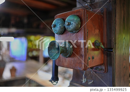 デルビル磁石式壁掛電話 135499925