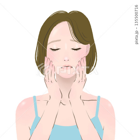 両手を顔に当てて目を閉じて困った表情をする女性 両手を顔に当てて目を閉じて困った表情をする女性 135500716