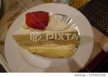イチゴショートケーキ 135501238