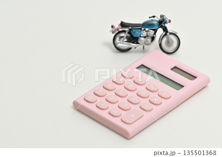 電卓とバイク販売 買取 保険 商談 イメージ 135501368