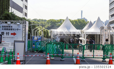 2021年コロナ禍のワクチン大規模接種会場 2021年コロナ禍のワクチン大規模接種会場 135501514