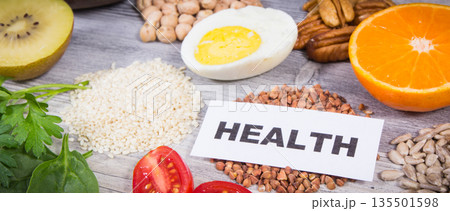 Food containing natural folic acid, dietary fiber and vitamins or minerals. Healthy eating Food containing natural folic acid, dietary fiber and vitamins or minerals. Healthy eating 135501598