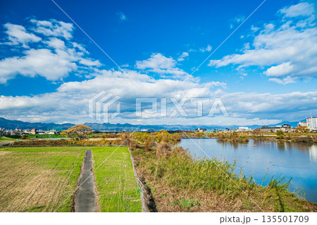 冬の桂川風景　京都市 135501709