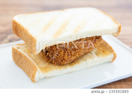 美味しいヒレカツサンド 135501893