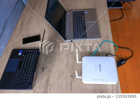 デバイス数が多くても安定した接続が可能なビジネスWIFI 135503093