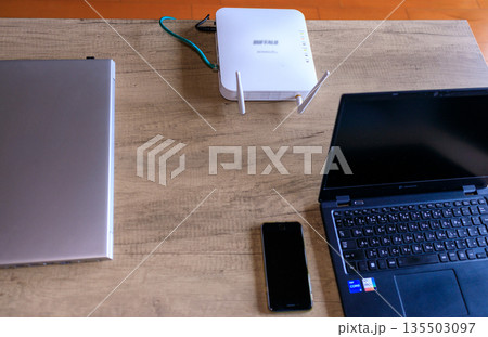 デバイス数が多くても安定した接続が可能なビジネスWIFI デバイス数が多くても安定した接続が可能なビジネスWIFI 135503097