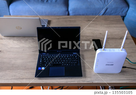 デバイス数が多くても安定した接続が可能なビジネスWIFI デバイス数が多くても安定した接続が可能なビジネスWIFI 135503105