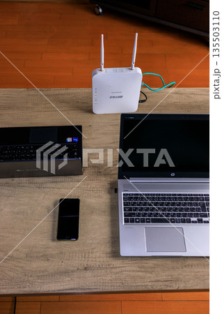 デバイス数が多くても安定した接続が可能なビジネスWIFI 135503110