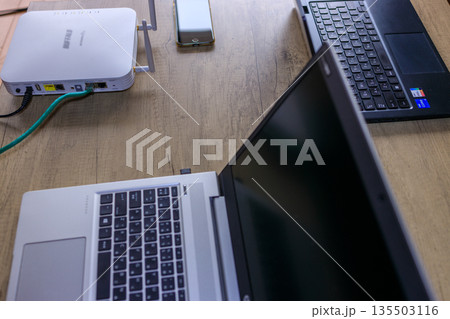 デバイス数が多くても安定した接続が可能なビジネスWIFI デバイス数が多くても安定した接続が可能なビジネスWIFI 135503116