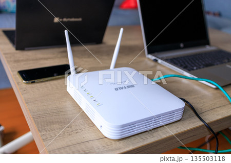 デバイス数が多くても安定した接続が可能なビジネスWIFI 135503118