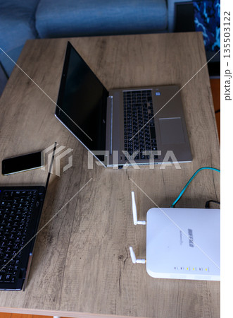 デバイス数が多くても安定した接続が可能なビジネスWIFI デバイス数が多くても安定した接続が可能なビジネスWIFI 135503122
