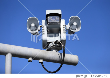 道路の監視カメラ　イメージ 135504269