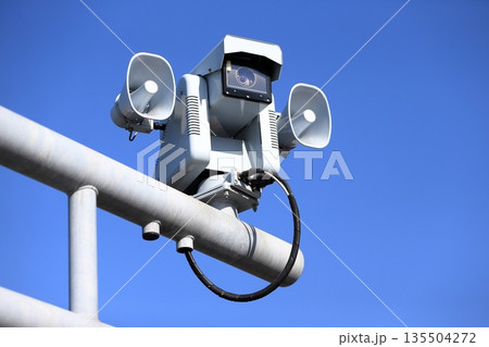 道路の監視カメラ　イメージ 135504272