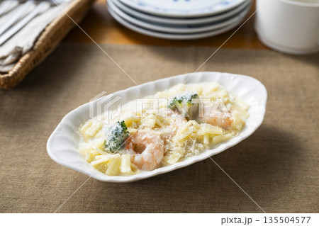 焼く前のエビグラタン 135504577