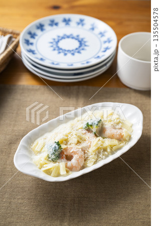 焼く前のエビグラタン 135504578