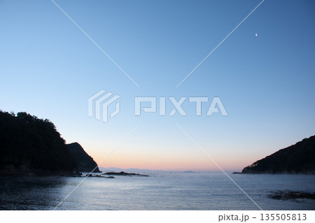 美しい海の朝焼け 美しい海の朝焼け 135505813