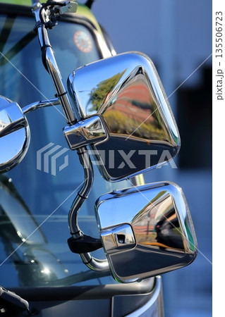 トラックのサイドミラー　イメージ 135506723