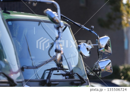 トラックのサイドミラー　イメージ 135506724