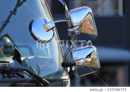 トラックのサイドミラー　イメージ 135506725