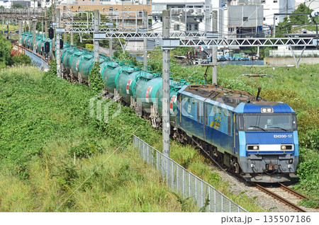 東海道本線　東高島－桜木町　JR貨物　EH200-17（高崎）＋タキ1000-837 135507186