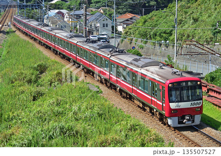 京急久里浜線　京急長沢－YRP野比　京急　1000形　1112編成 135507527