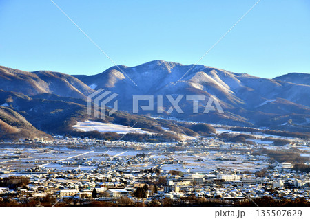 東御市役所周辺、上信越道東部湯の丸IC方面を望む(長野県東御市)【2026.1】 135507629