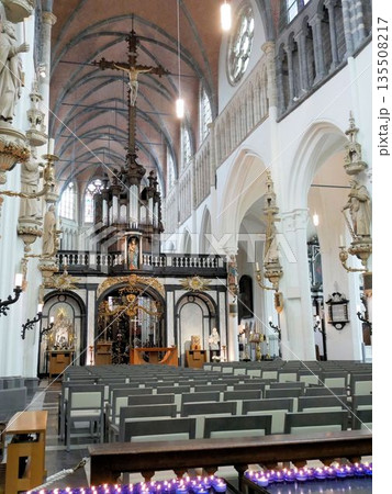 ベルギー・ブルージュ　聖母マリア教会　内観 135508217