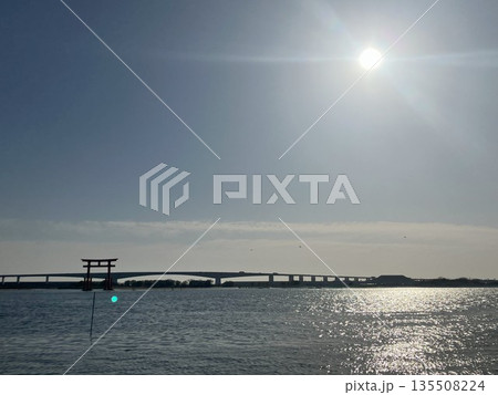 浜名湖と太陽 135508224