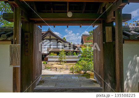 京都 酬恩庵一休寺 中門より庫裏を望む 135508225