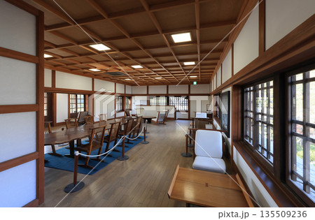 栗林公園の商工奨励館本館の二階 栗林公園の商工奨励館本館の二階 135509236