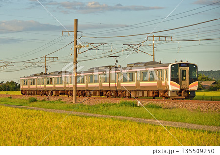 信越本線 帯織-見附 JR東日本 E129系 B15編成(新潟) 信越本線 帯織-見附 JR東日本 E129系 B15編成(新潟) 135509250