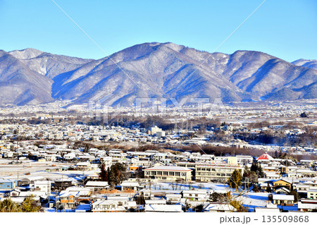 しなの鉄道大屋駅周辺、東太郎山方面を望む(長野県上田市)【2026.1】 しなの鉄道大屋駅周辺、東太郎山方面を望む(長野県上田市)【2026.1】 135509868