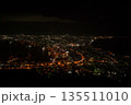 北海道　函館山から見る幻想的な港町 135511010