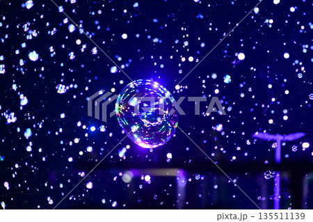 夜空に舞うシャボン玉 夜空に舞うシャボン玉 135511139