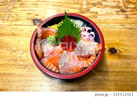 【青森県】海鮮丼(サーモン親子丼) 【青森県】海鮮丼(サーモン親子丼) 135511421