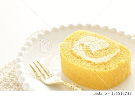 生クリームロールケーキ 135512738