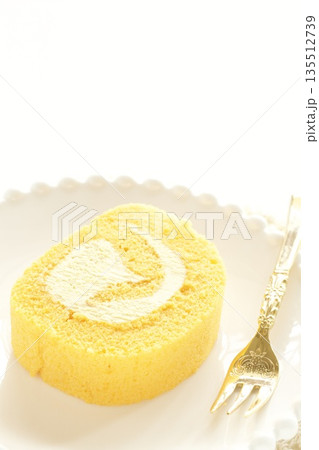 生クリームロールケーキ 135512739