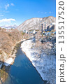 栃木県日光市　冬の雪積る鬼怒川温泉と鬼怒川 135517520