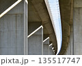 高速道路の下から見た風景 135517747
