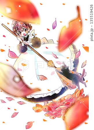 ほうきを持っているメイドさんと飛びかかる猫　落ち葉　沢山 135519426