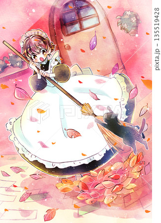 ほうきを持っているメイドさんと飛びかかる猫　裏庭　落ち葉 135519428