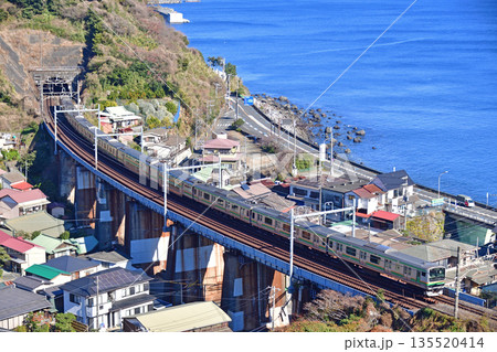東海道本線 早川-根府川 JR東日本 E231系1000番台 東海道本線 早川-根府川 JR東日本 E231系1000番台 135520414