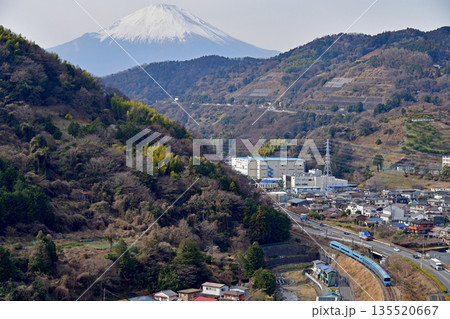 御殿場線 山北-東山北 小田急 60000形 ふじさん 御殿場線 山北-東山北 小田急 60000形 ふじさん 135520667