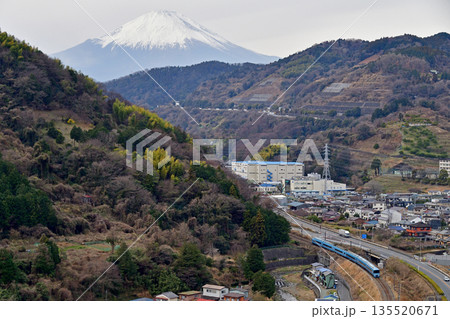御殿場線 山北-東山北 小田急 60000形 ふじさん 御殿場線 山北-東山北 小田急 60000形 ふじさん 135520671