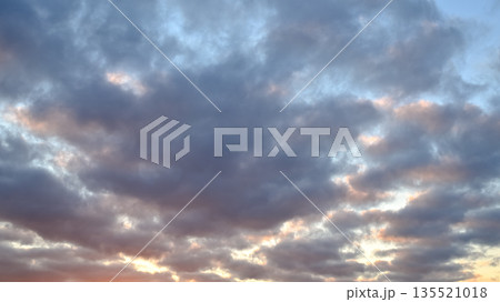 雲多き空 135521018