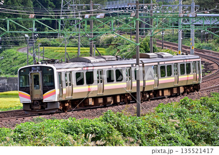 上越線 越後湯沢-石打 JR東日本 E129系 A30編成(新潟) 上越線 越後湯沢-石打 JR東日本 E129系 A30編成(新潟) 135521417