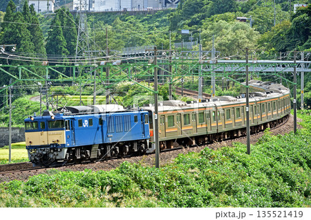 上越線 越後湯沢-石打 JR東日本 EF64-1032(長岡)+205系 M13編成(幕張) 配給 上越線 越後湯沢-石打 JR東日本 EF64-1032(長岡)+205系 M13編成(幕張) 配給 135521419