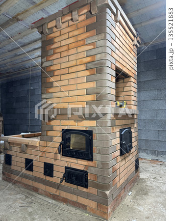 Construction of a heating stove with a cooktop and a sleeping bench. Doors of the fireboxes, ash pit, and cleaning channels are visible. 135521883